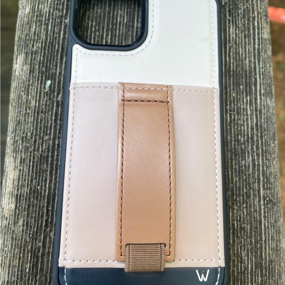 Walli iPhone 13- Desert Dunes